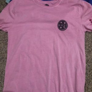 pink t shirt